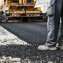 Дорожные работы на спецтехнике: каток, виброкаток, асфальтоукладчик